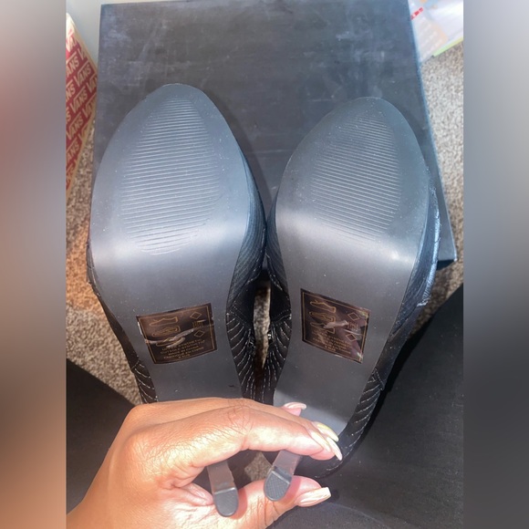 Black boots - Picture 7 of 7